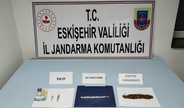 Başka ilden getirdikleri uyuşturucuları satmak isteyen şüpheliler jandarmadan kaçamadı