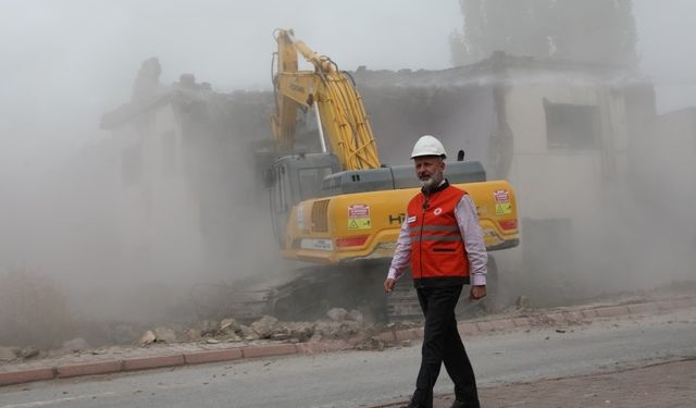 Başkan Çolakbayrakdar, “Dönüşümle 3 bin 979 aile mutlu ve huzurlu yuvalarında”