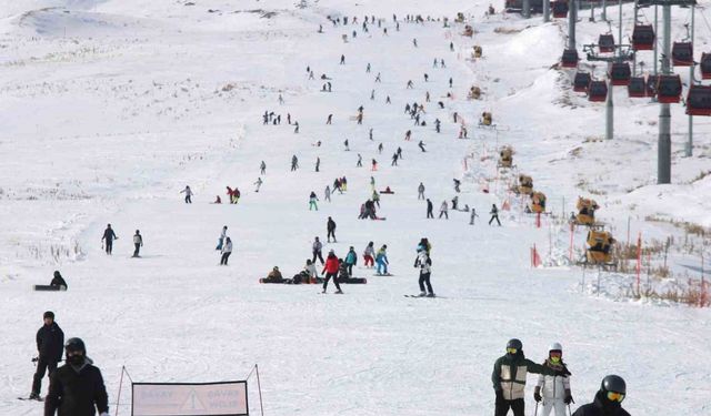 Erciyes’e hafta sonu ziyaretçi akını