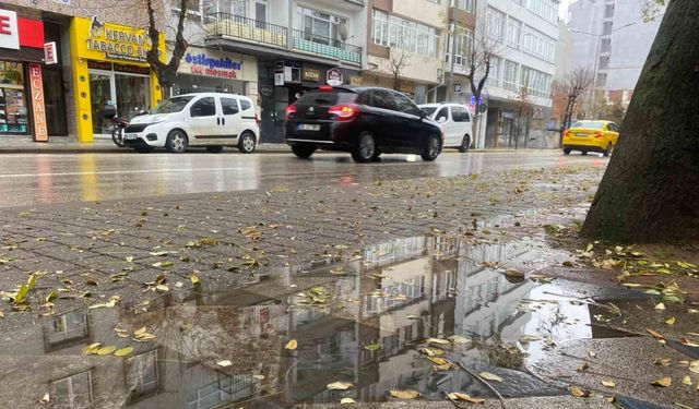 Eskişehir güne yağmurlu başladı