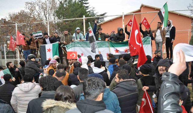 Eskişehir’deki Suriyeliler Esad rejiminin çöküşünü kutladı