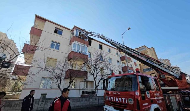 Evde çıkan yangında faciadan dönüldü