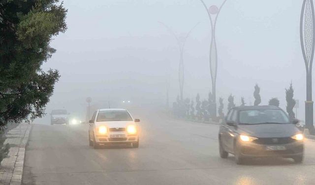 Karaman’da yoğun sis görüş mesafesini düşürdü