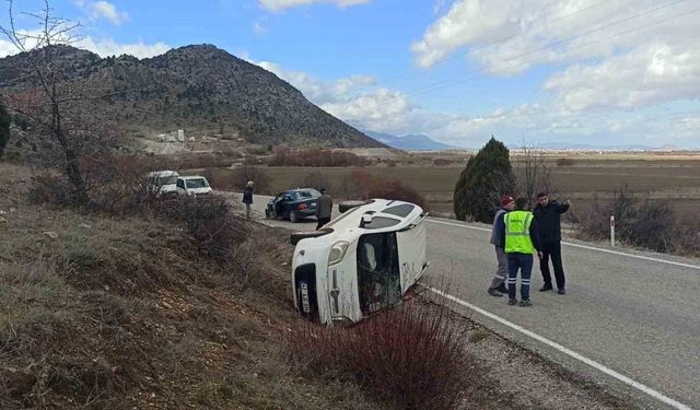 Konya’da hafif ticari araç otomobille çarpıştı: 1 yaralı