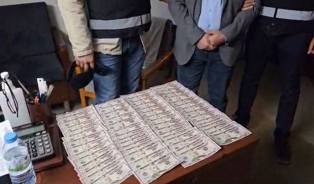 Piyasaya sahte ’50 ve 100’lük ABD Doları banknotu sokan 4 şüpheli yakalandı