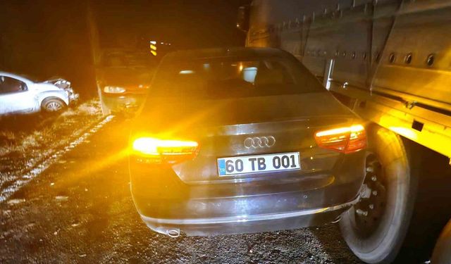 Tokat Belediye Başkanı Yazıcıoğlu’nun bulunduğu makam aracı zincirleme trafik  kazasına karıştı