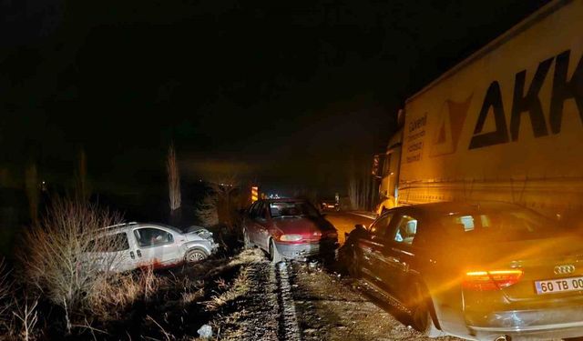 Tokat Belediye Başkanı Yazıcıoğlu’nun makam aracının da karıştığı kazada 7 kişi hafif yaralandı