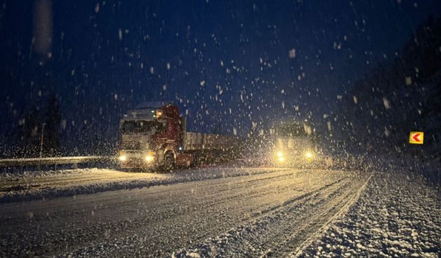 Antalya ve Muğla’da yoğun kar yağışı: Yollar kapandı, şehir beyaza büründü