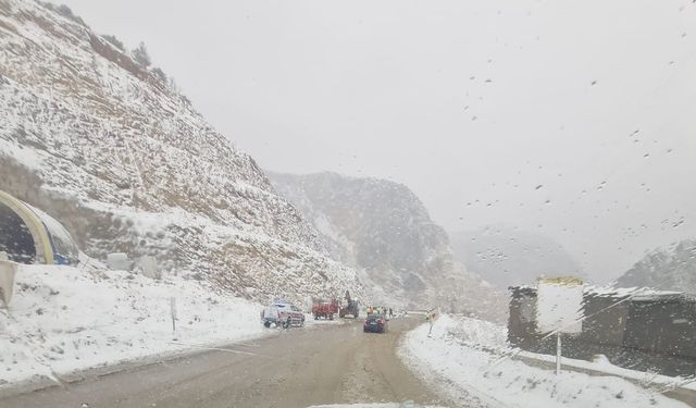 Çorum’da ulaşım çilesi başladı! Kırkdilim yolu kar altında