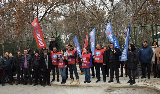 Çorum'un bu lisesinde park krizi! Bahçe parka çevrildi, spor malzemeleri söküldü!