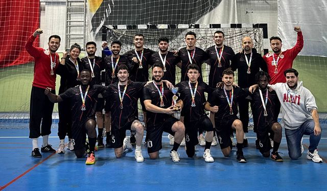 Hitit Üniversitesi Erkek Hentbol takımı Süper Lig'e göz kırpıyor!