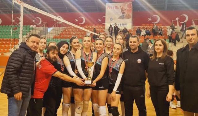 Genç Kızlar Voleybol Turnuvası sonuçlandı: Şampiyon Osmancık Anadolu Lisesi!