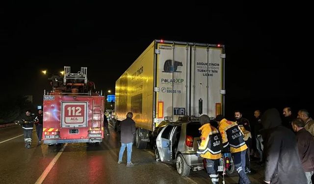 Arkadaşına intihar edeceğini söyleyen genç, aracıyla tıra çarparak hayatını kaybetti