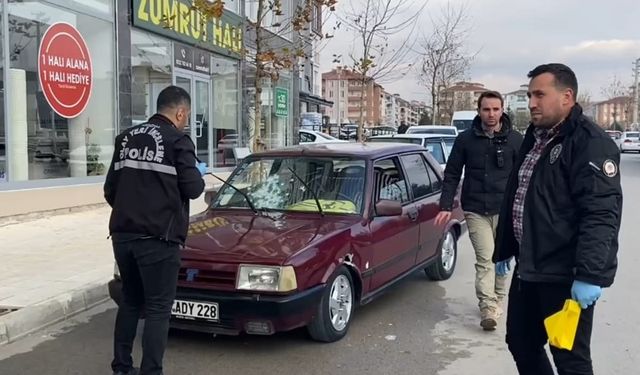 Çorum'da seyir halindeki araca silahlı saldırı anı güvenlik kamerasında