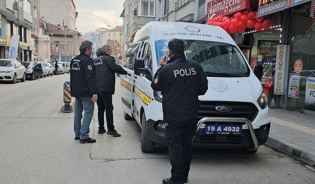 Çorum'da iş yerinde talihsiz an: Silah kazara ateş aldı, yaralı var!