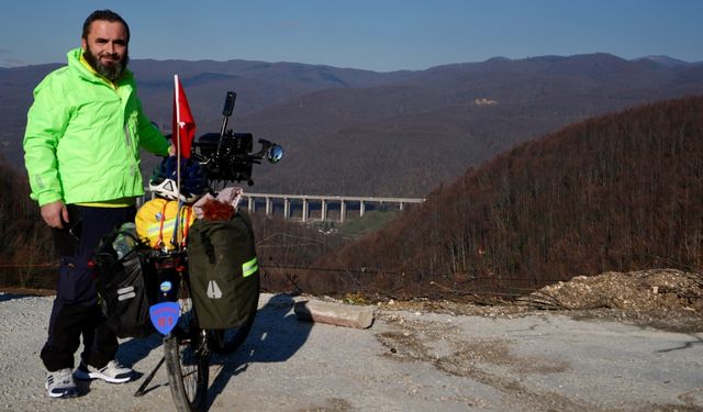 Almanya'dan yola çıkan bisiklet tutkunu, umre için kutsal topraklara pedal çeviriyor