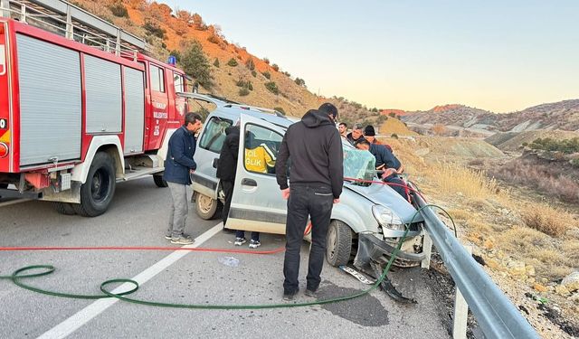 Çorum'da hafif ticari araçların çarpışması sonucu 1 kişi yaralandı