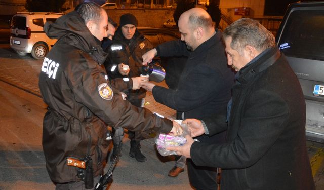 MHP Havza İlçe Başkanı Yüksel'den yılbaşında çalışanlara ziyaret