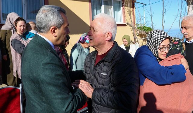 Rize Valisi Baydaş'tan silahlı saldırıda öldürülen PTT çalışanlarının ailelerine taziye ziyareti
