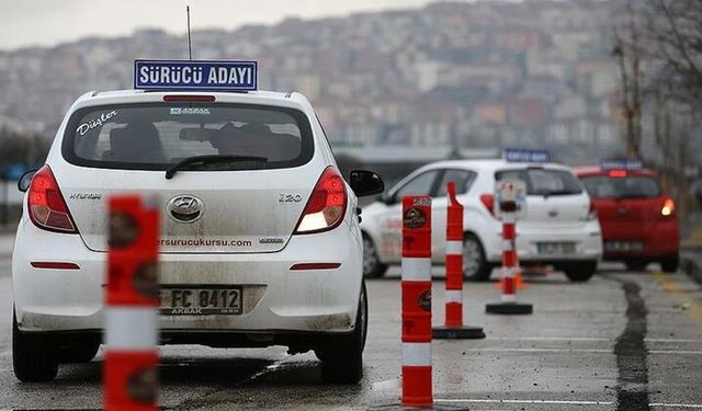 Sürücü adaylarına kötü haber: Ehliyet sınav ğcretlerine dev zam!