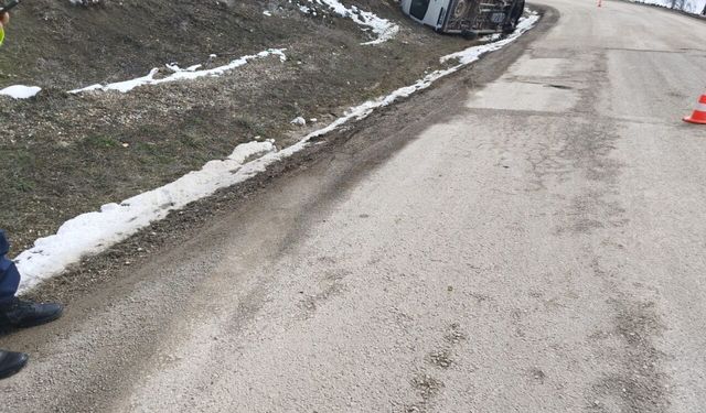 Bolu'da devrilen midibüsteki 22 kişi yaralandı