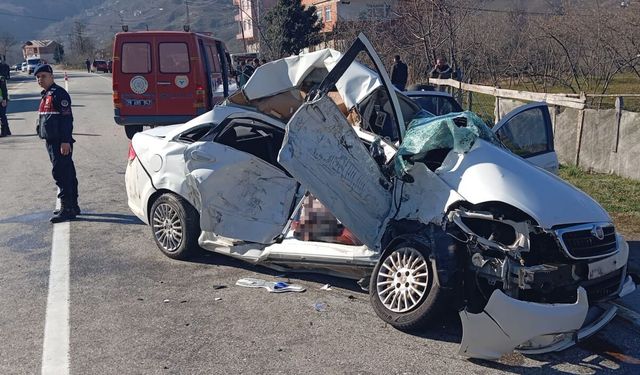 GÜNCELLEME - Giresun'da kamyon ile otomobilin çarpıştığı kazada ölenlerin sayısı 4'e yükseldi