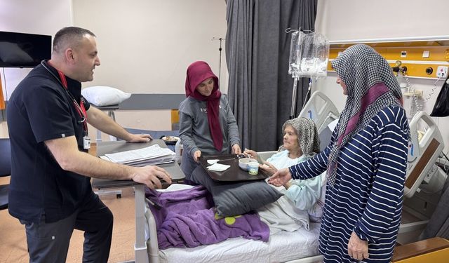 Zonguldak'ta 92 yaşındaki kadın yuttuğu zeytin ve hurma çekirdekleri nedeniyle ameliyat edildi