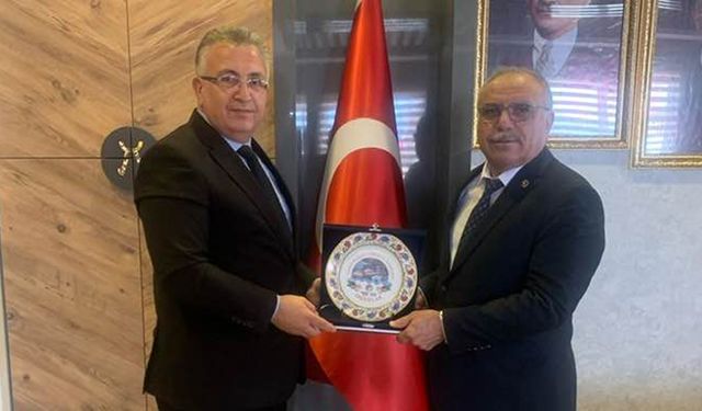 Oğuzlar Belediye Başkanı Mustafa Cebeci, Dodurga Belediye Başkanı İsmail Çetinkaya’yı ziyaret etti