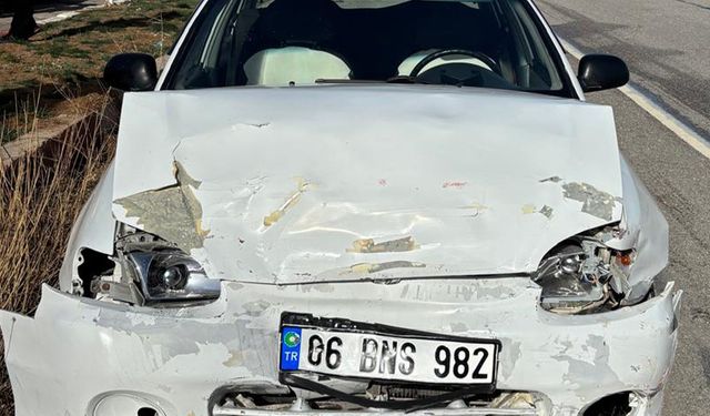 İki otomobil çarpıştı: 3 yaralı