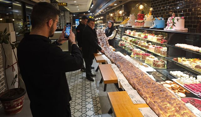 2025 Ramazan’ında Düzce’den rekor denemesi: 4 Metrelik pide ilgi odağı oldu