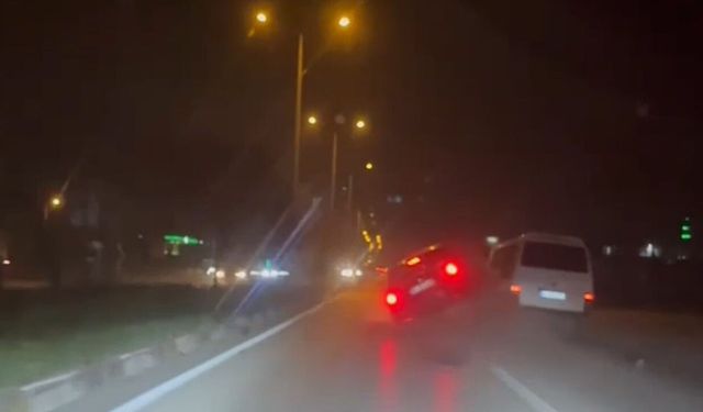 Köpeğe çarpmamak için manevra yapınca takla attı... O anlar kamerada