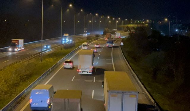 Bayram tatilini uzatmak isteyenler yola çıktı, otoyolda yoğunluk oluştu