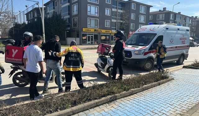 Düzce'de otomobille çarpışan motosikletin sürücüsü yaralandı