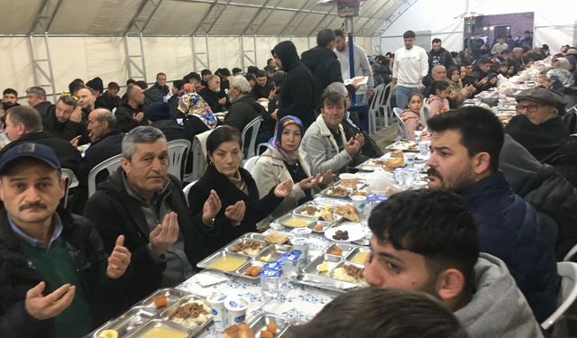 Espiye Belediyesi'nin ramazan çadırında ilk iftar yapıldı
