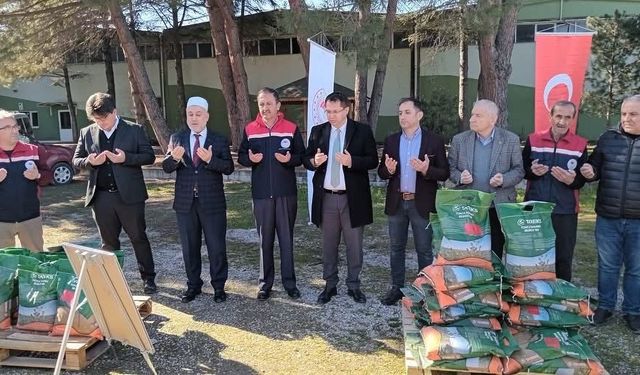 Niksar’da 80 çeşit yonca tohumu dağıtıldı
