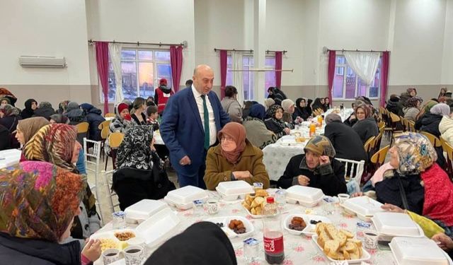 Yeniçağa'da mahalle sakinleri iftar sofralarında buluşuyor
