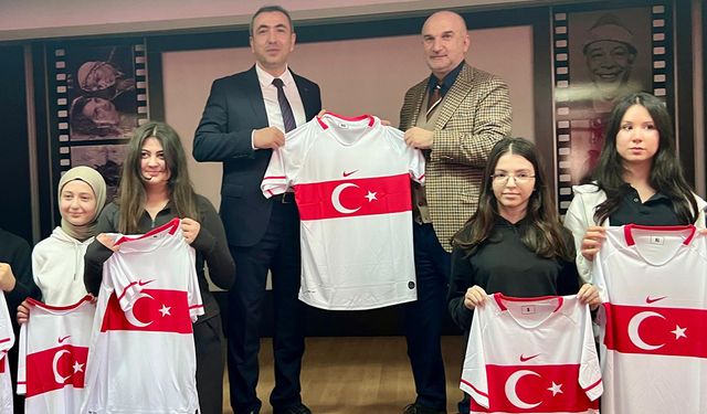 Ahmet Aksu'dan Osmancık Ömer Derindere Fen Lisesinde öğrencilere mesleki söyleşi