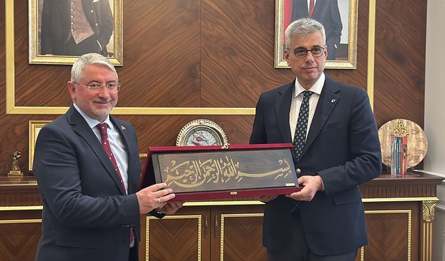 Sağlık Bakanı Kemal Memişoğlu, Çorum Belediye Başkanı Aşgın ile görüşme gerçekleştirdi