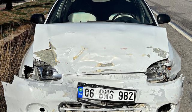 Kırıkkale-Çorum yolunda iki otomobil çarpıştı: 3 yaralı