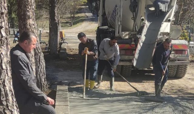 Kargı Belediyesi Mezarlıkta yol onarım ve peyzaj çalışmalarını bitirdi