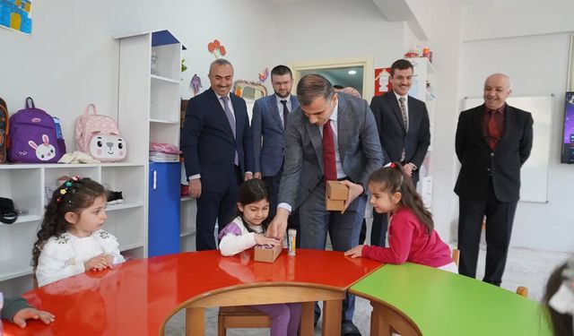 Çorum'un Osmancık İlçe Kaymakamı Duman, Osmancık’ta minik öğrencilerle buluştu