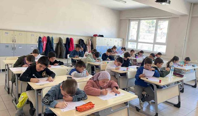 Osmancık'ta 920 öğrencinin katıldığı kitap okuma yarışmasının kazananları belli oldu