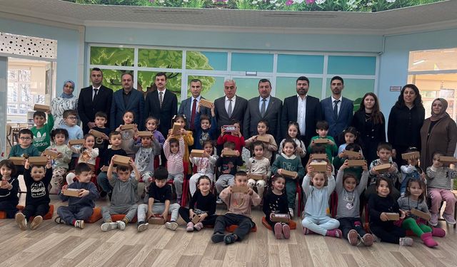 Osmancık’ta 612 okul öncesi öğrencisine oyuncak dağıtıldı