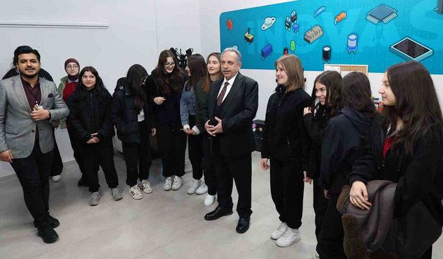 Talas Belediyesi espor ve inovasyon merkezi öğrencilerinden Teknofest KKTC 2025’te büyük başarı