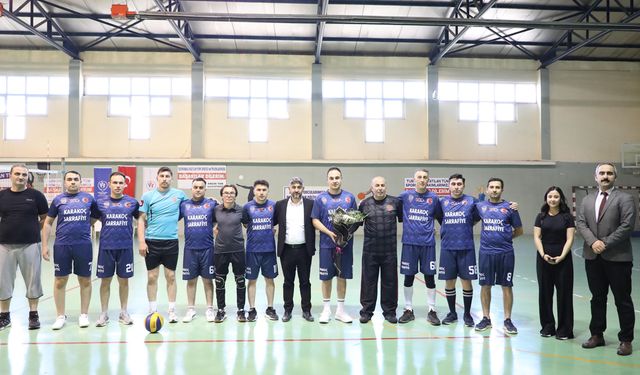 Polis Haftası kutlamalarına voleybol maçı renk kattı