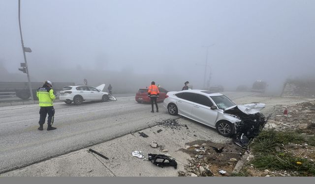 Düzce'de iki otomobilin çarpışması sonucu 6 kişi yaralandı