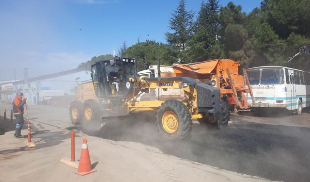 Trabzon Büyükşehir Belediyesi'nin yol yapım çalışmaları sürüyor