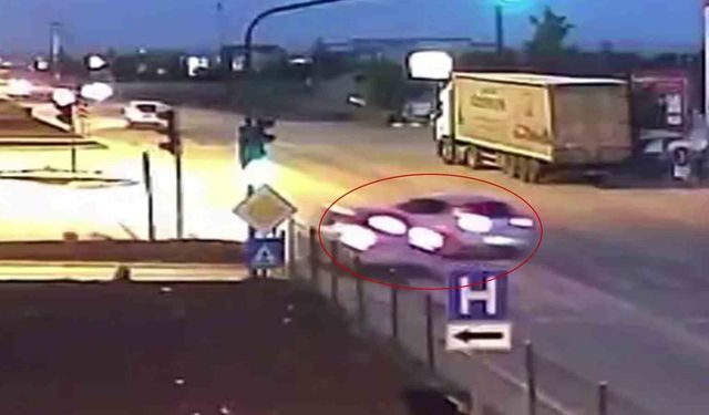 Konya’da otomobillerin çarpışma anı kamerada