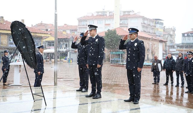 Alaca'da Polis Haftası'nda Atatürk Anıtı'na çelenk sunuldu