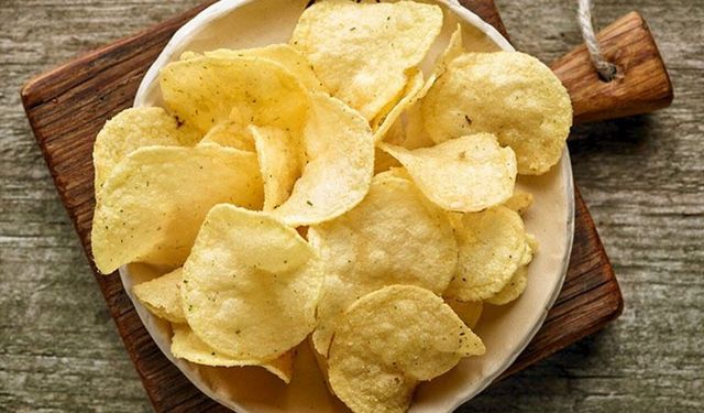 EV YAPIMI PATATES CİPSİ: Bu yöntemle çıtır çıtır oluyor! (Kolay tarif)